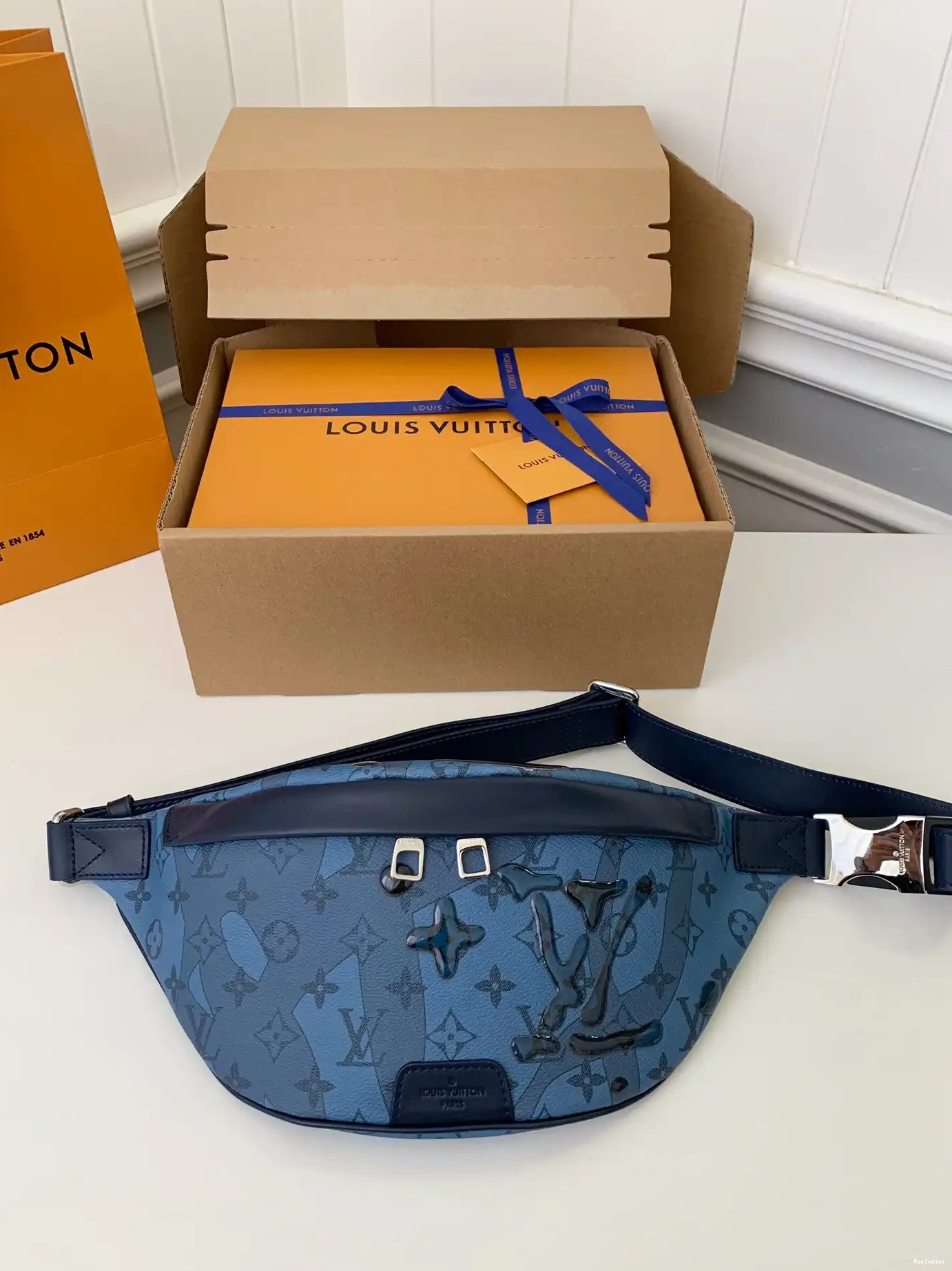Fake Louis Bags VUITTON LOUIS BUMBAG DISCOVERY 0527